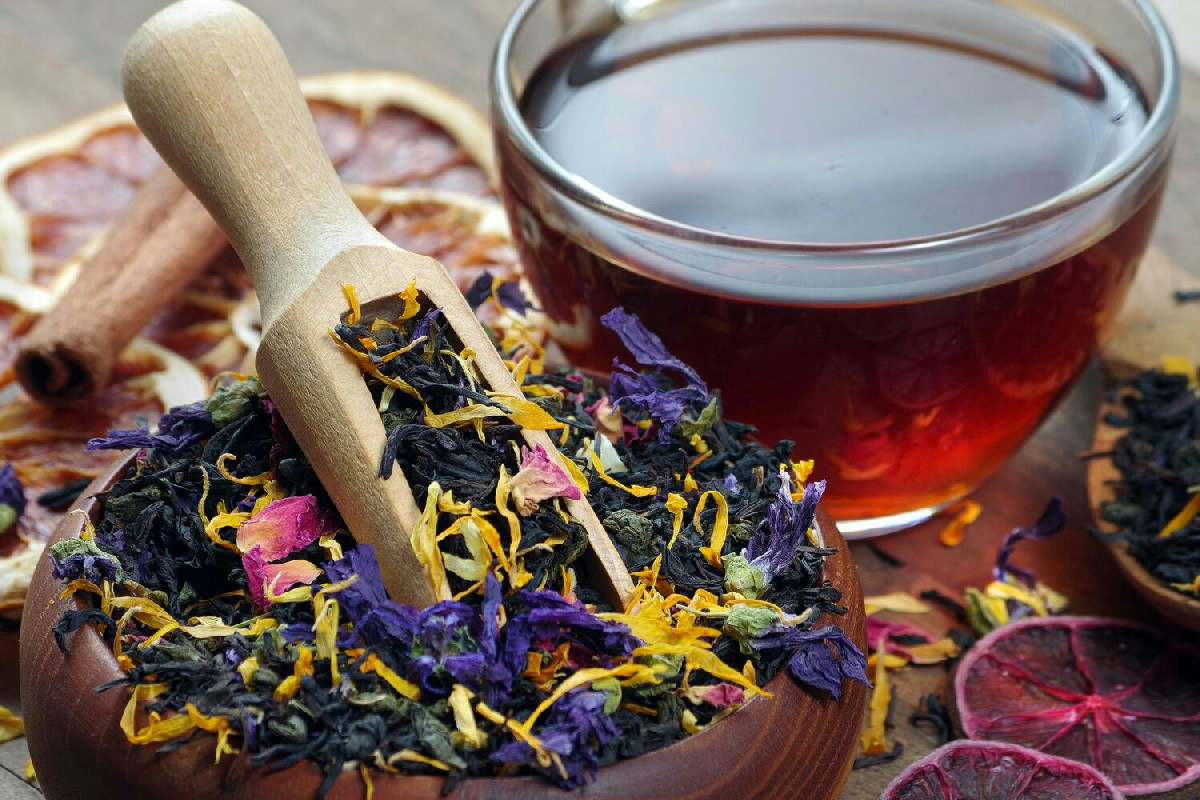 Benefici di alimenti e tisane per eliminare i liquidi in eccesso e ritrovare energia quotidiana