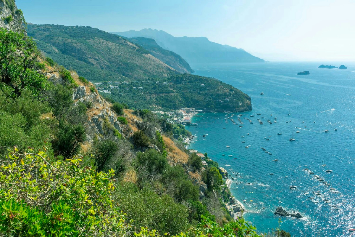 Il borgo costiero dove l’inverno si accende con il profumo del forno e sapori autentici di paese