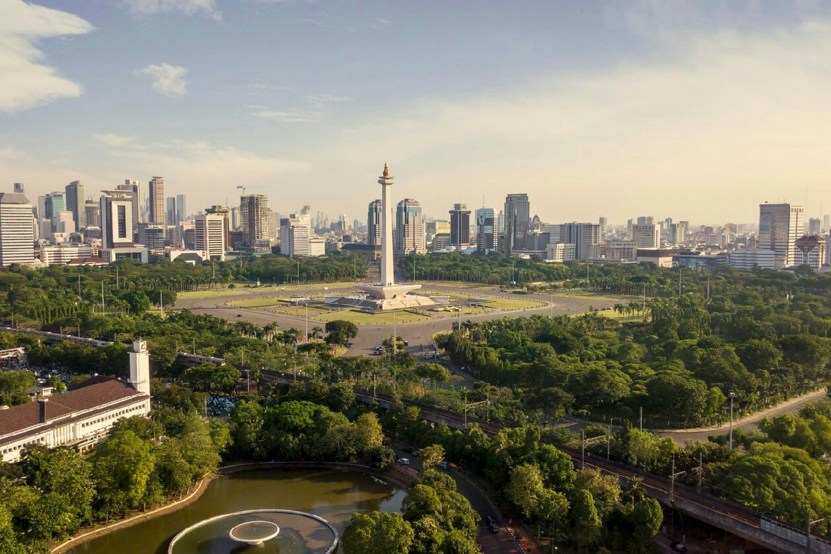 Giacarta, metropoli vibrante tra modernità intensa e tradizioni millenarie intrecciate senza sosta