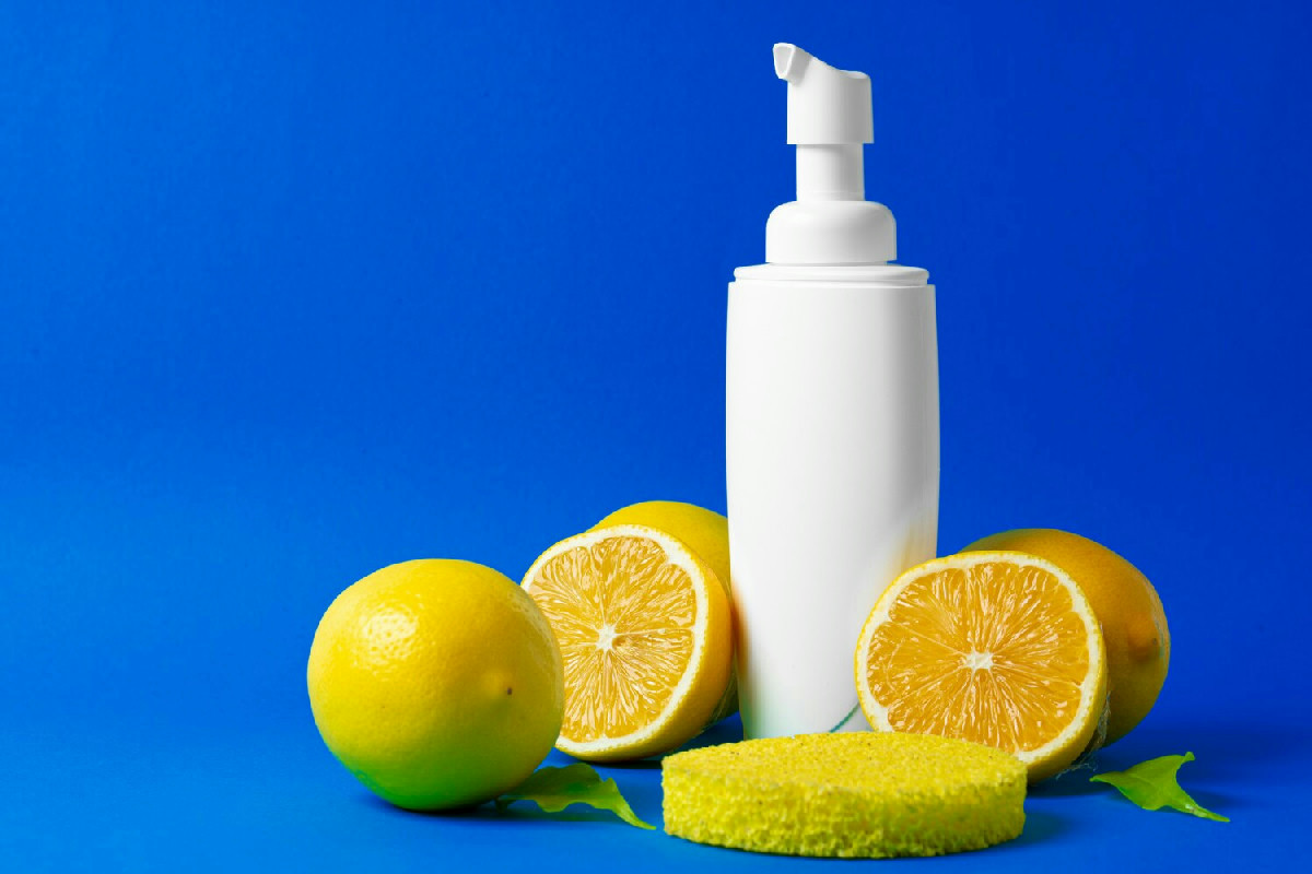 Il limone in casa: funziona davvero come disinfettante naturale e quali sono i suoi effetti reali