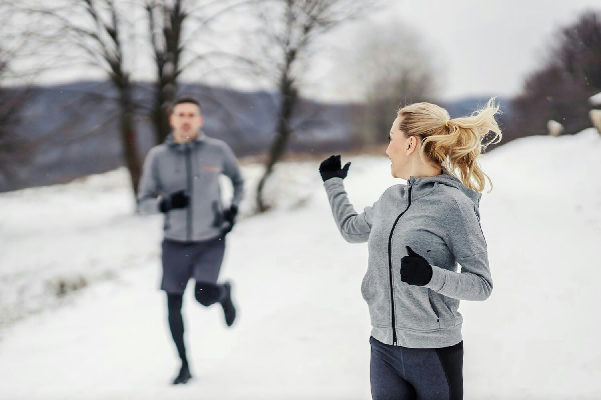 In molti rinunciano allo sport nei mesi freddi, ma una scelta fa la differenza per la salute