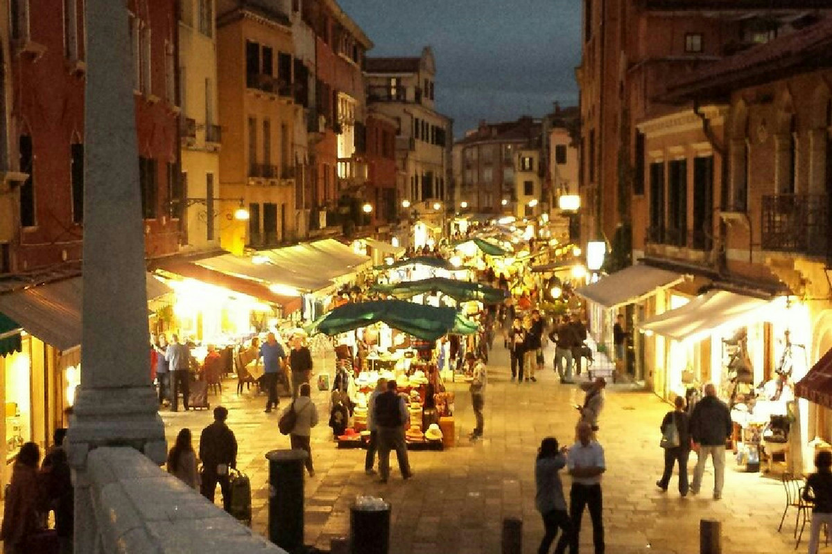 Natale nel Lazio: i luoghi più suggestivi tra mercatini e luci per un’atmosfera magica