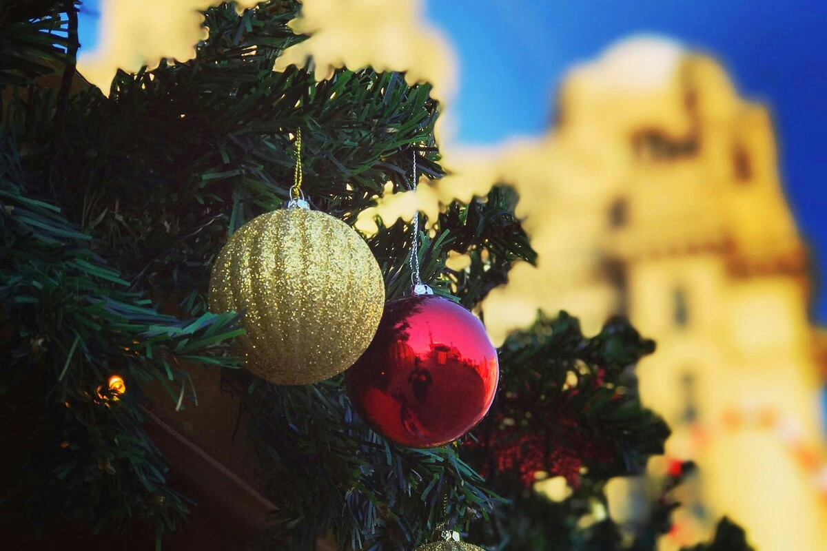 Natale in Sicilia tra luci magiche, tradizioni secolari e angoli suggestivi che riscaldano il cuore delle feste